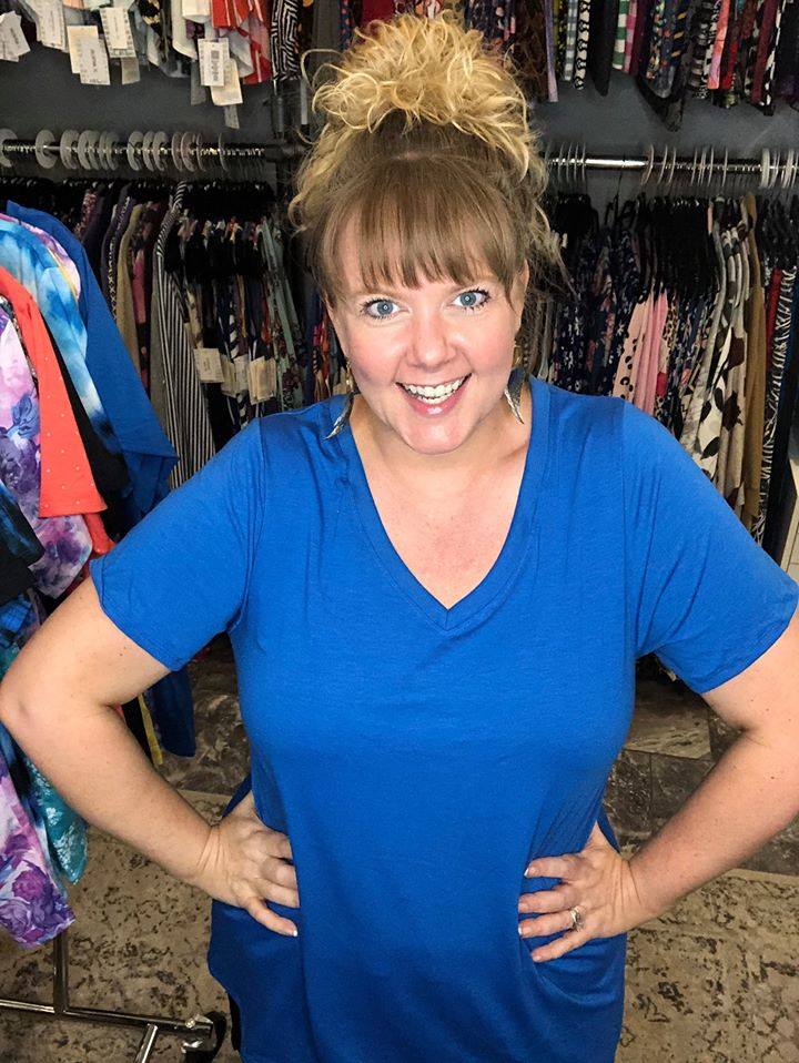 Tee-shirt Femme LulaRoe Christy Taille 2XL - Coupe Plus, Motifs Rayés Multicolores, Occasion Très Bon état